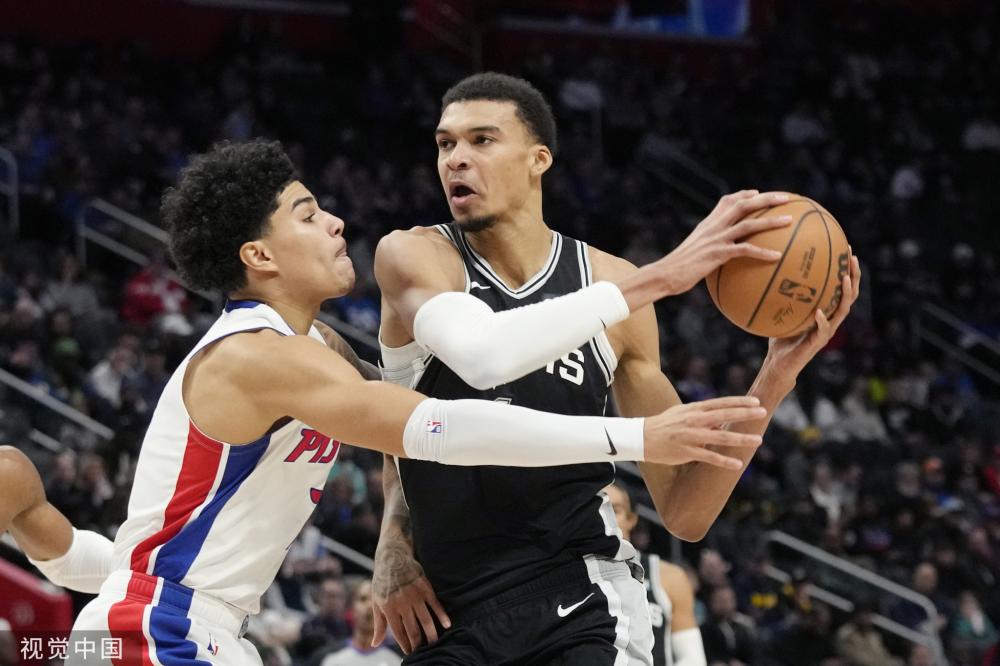 更展现了顽 更展现了顽