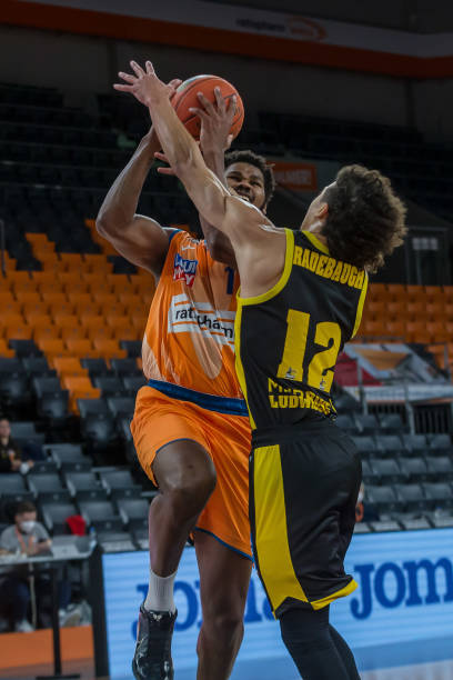 通过跑动和 通过跑动和