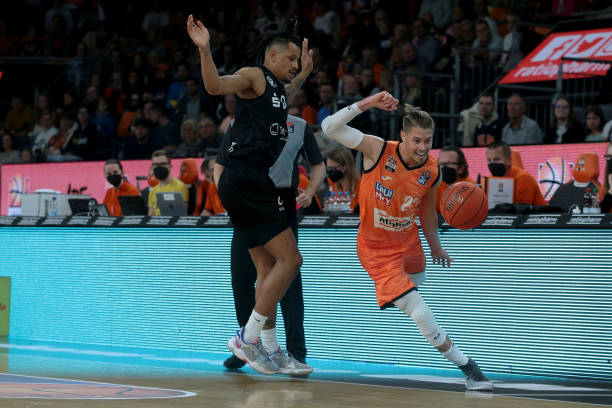 更是深入探 更是深入探