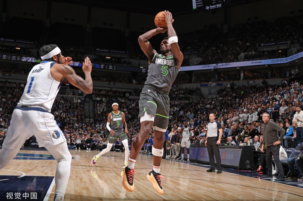 足球正逐步 足球正逐步